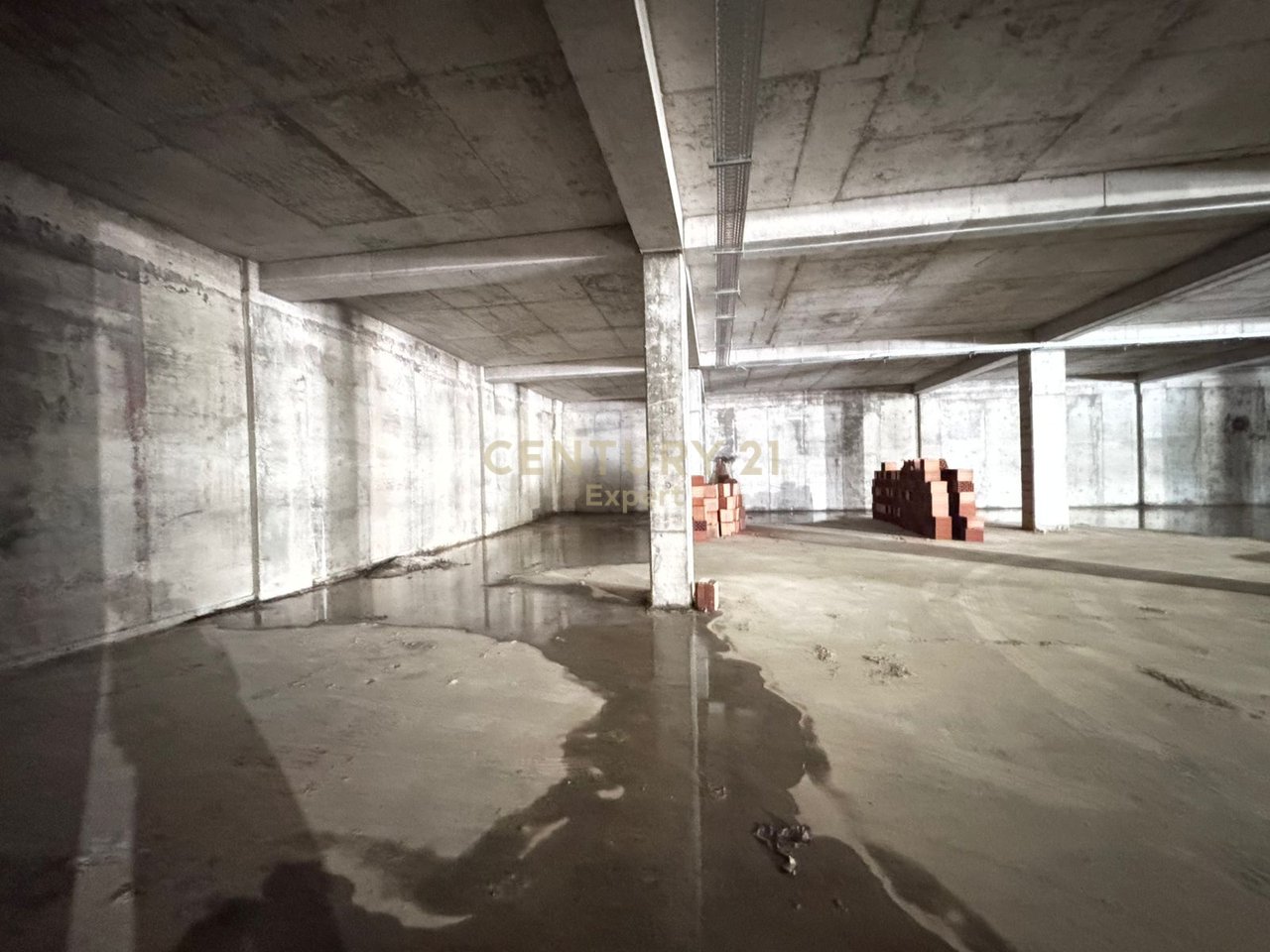 IN AFFITTO: MAGAZZINO VICINO AL GIARDINO BOTANICO!