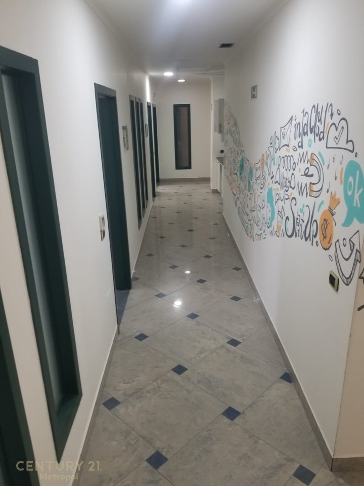 Njësi Biznesi Unike për Shitje në Qendër të Bllokut