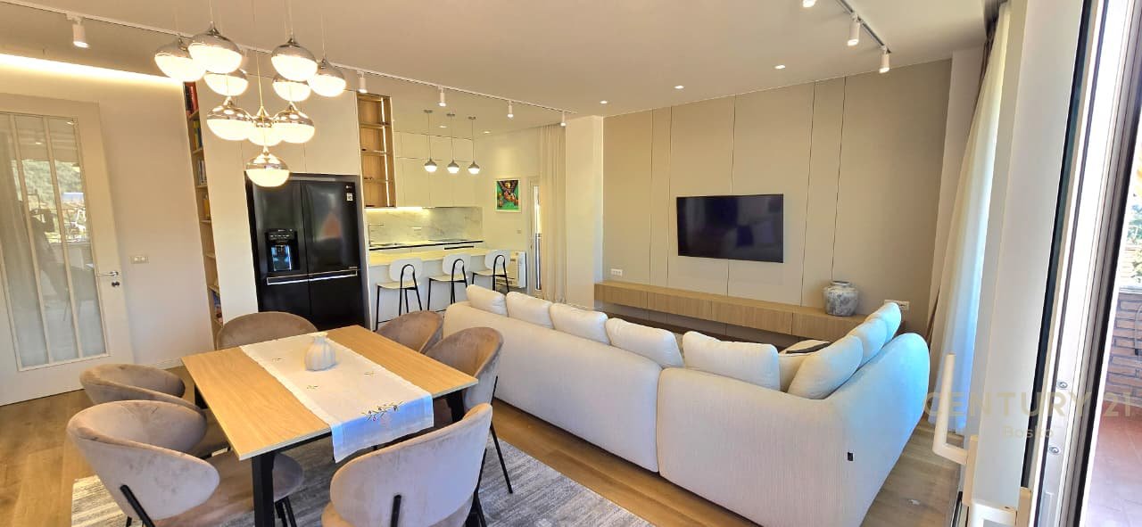 Appartamento Shesim 2+1+2 con tre balconi + parcheggio al Lago Secco!