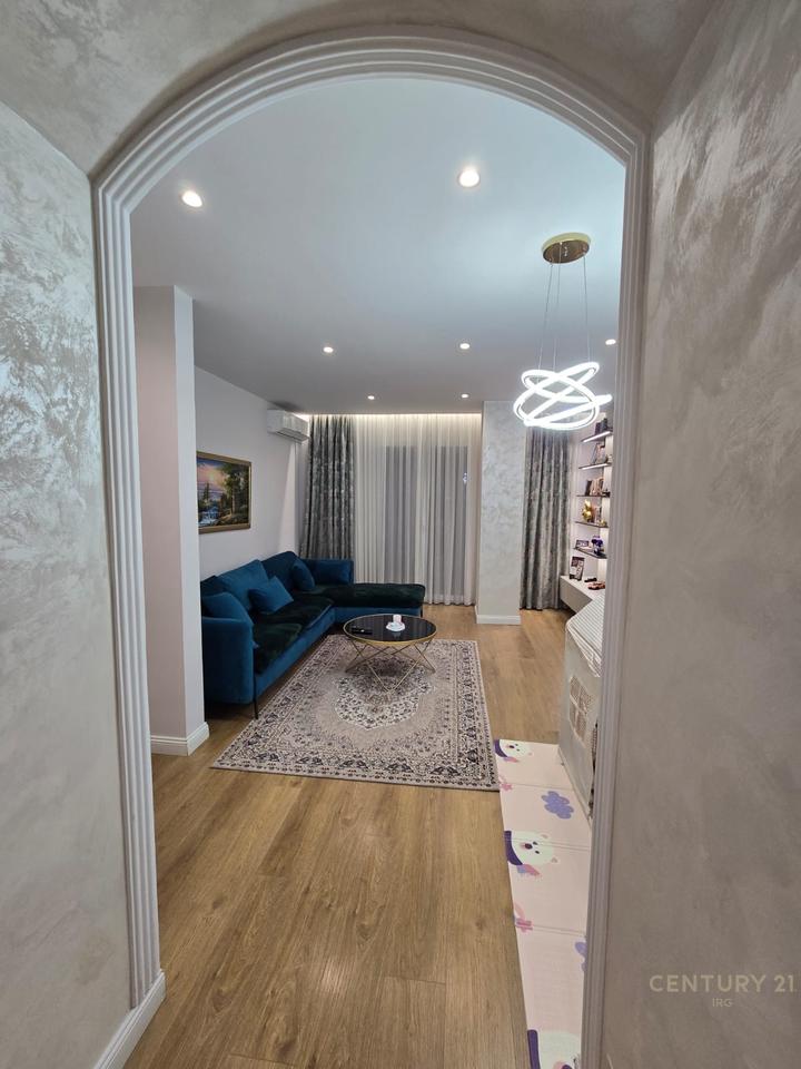 Jepet me qira apartament 2+1 ne Ish Bllok!