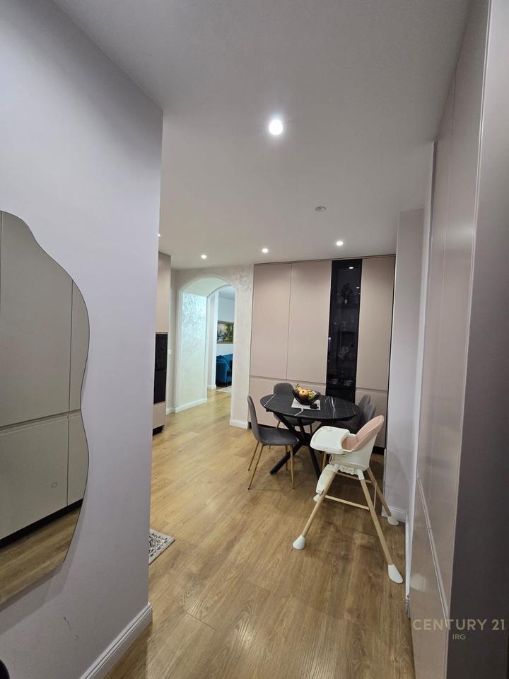 Jepet me qira apartament 2+1 ne Ish Bllok!