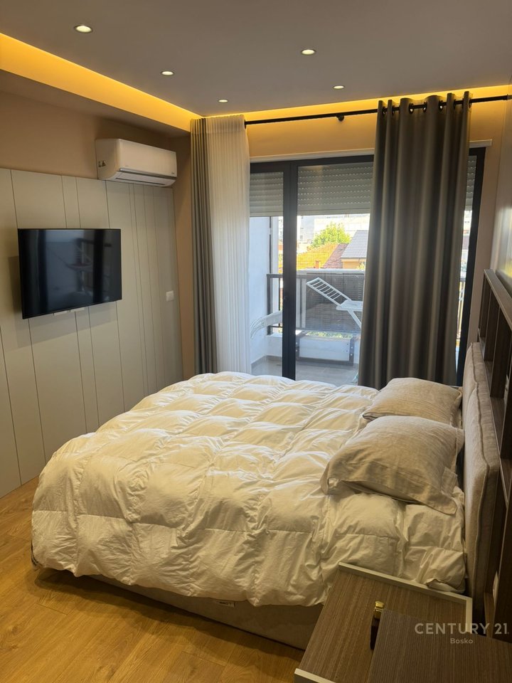 SHITET APARTAMENT RRUGA DURRESIT 2+1+2 dhe Post Parkimi i Perfshire
