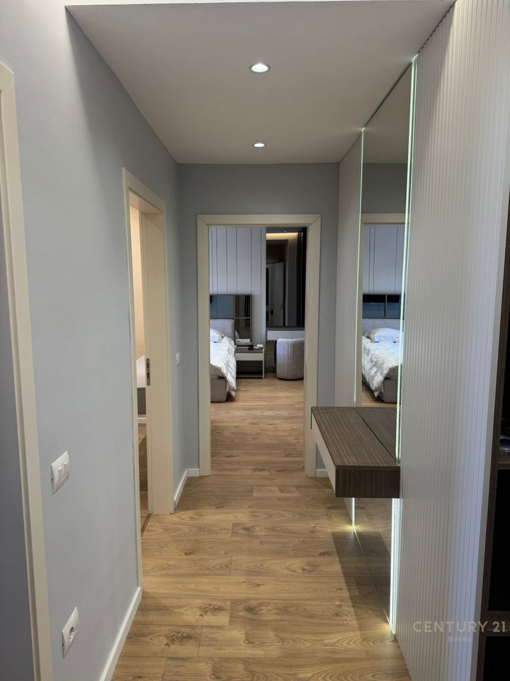 SHITET APARTAMENT RRUGA DURRESIT 2+1+2 dhe Post Parkimi i Perfshire