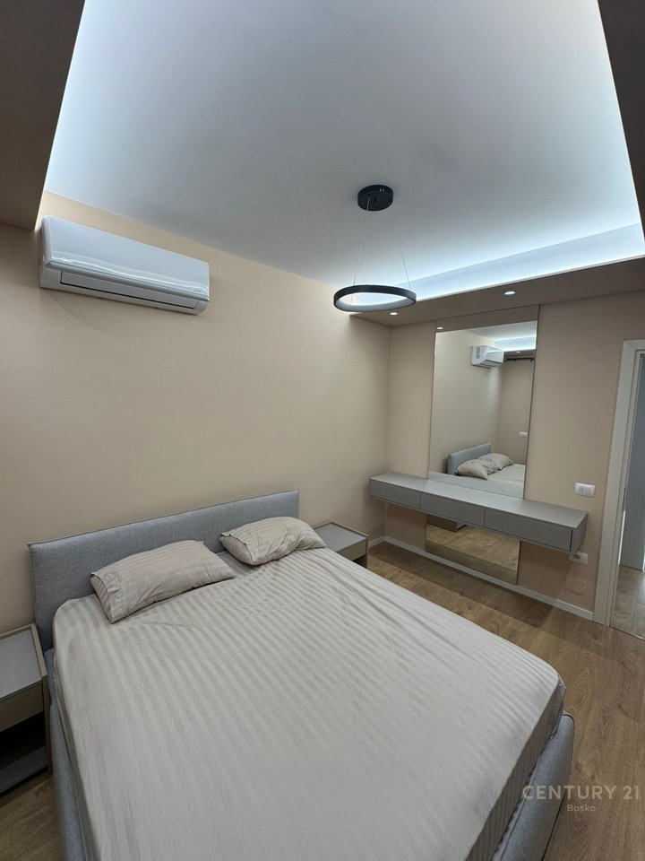 SHITET APARTAMENT RRUGA DURRESIT 2+1+2 dhe Post Parkimi i Perfshire