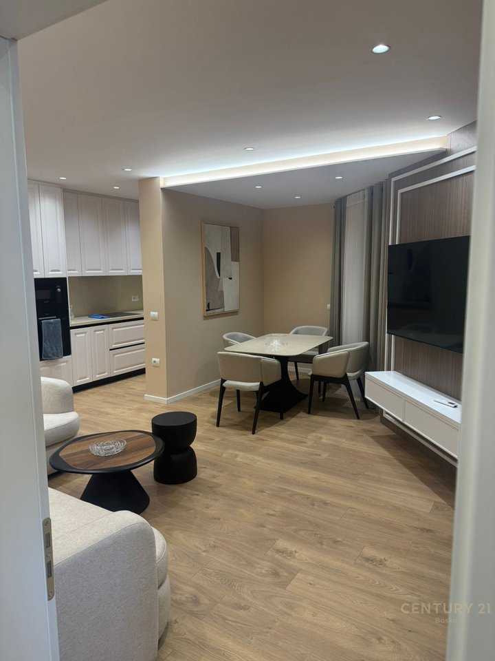 SHITET APARTAMENT RRUGA DURRESIT 2+1+2 dhe Post Parkimi i Perfshire