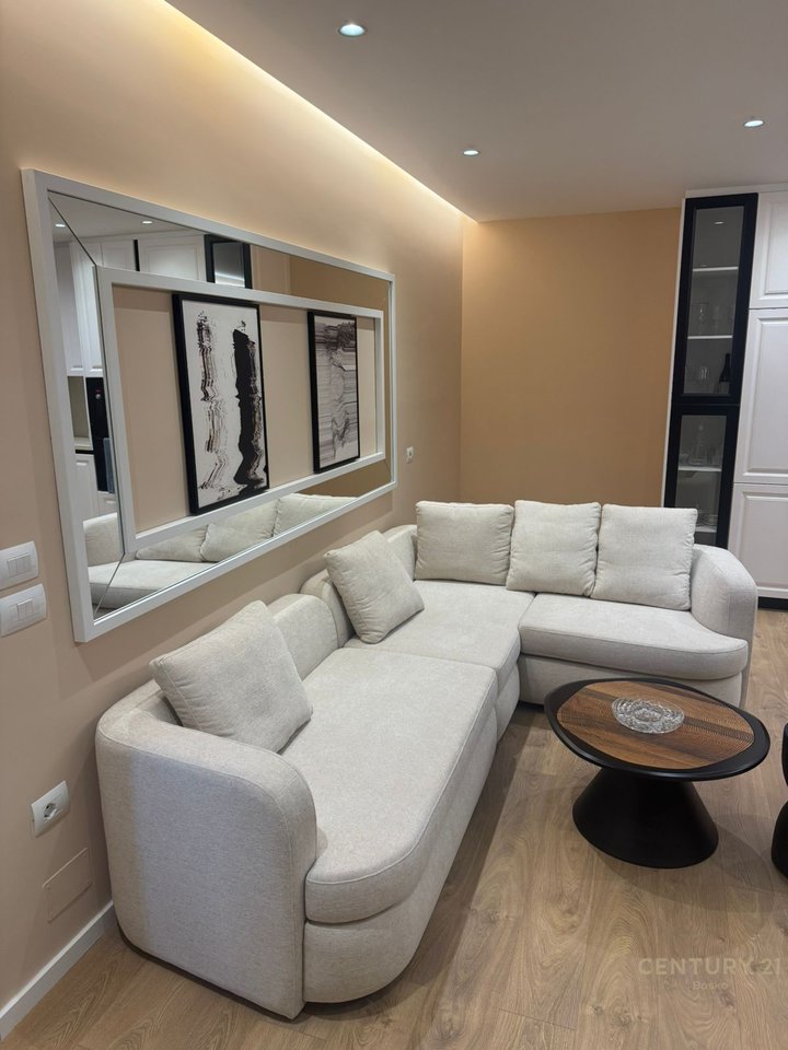 SHITET APARTAMENT RRUGA DURRESIT 2+1+2 dhe Post Parkimi i Perfshire