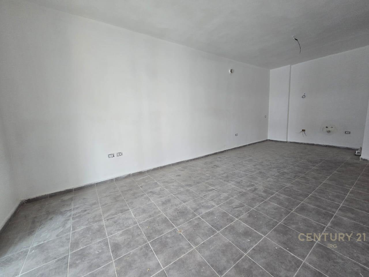 SHITET APARTAMENT 2+1+ Post Parkimi, PRANE LUNGO MARE VLORE