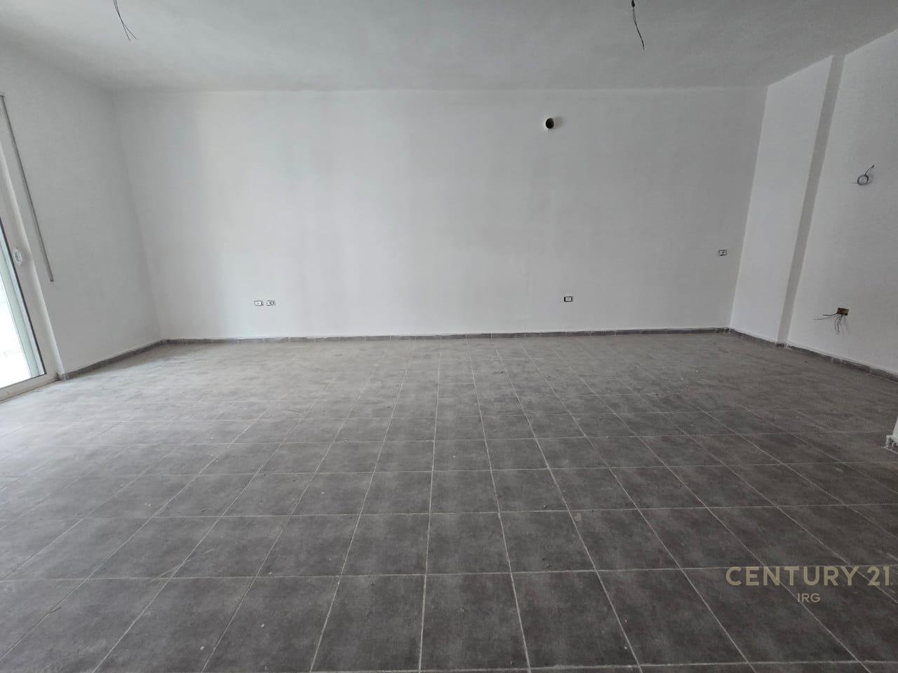 SHITET APARTAMENT 2+1+ Post Parkimi, PRANE LUNGO MARE VLORE