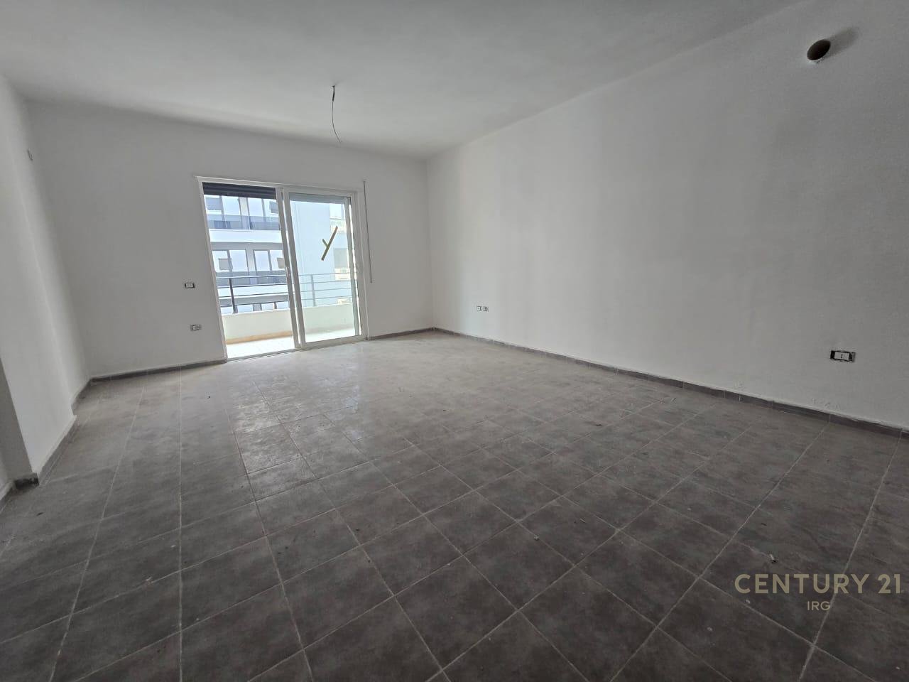SHITET APARTAMENT 2+1+ Post Parkimi, PRANE LUNGO MARE VLORE