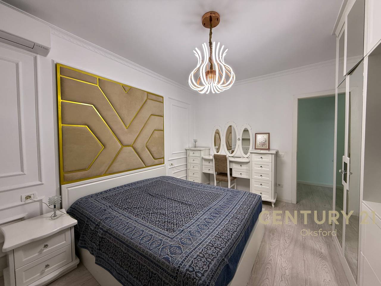 Japim me qira apartament modern 3+1+2, tek Ambasada Amerikane!