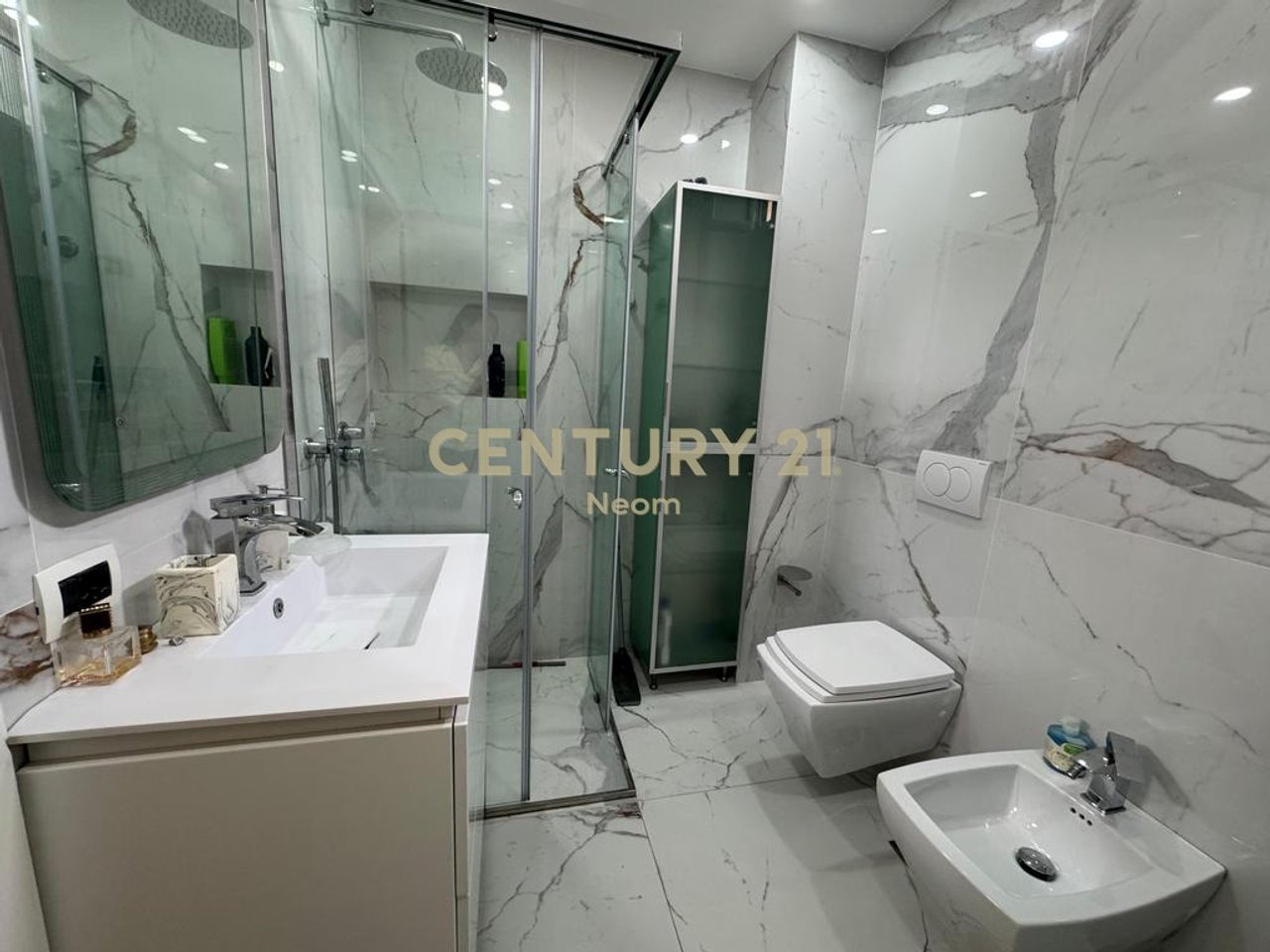 JEPET PER QIRA, APARTAMENT 2+1 TEK KOMUNA E PARISIT!