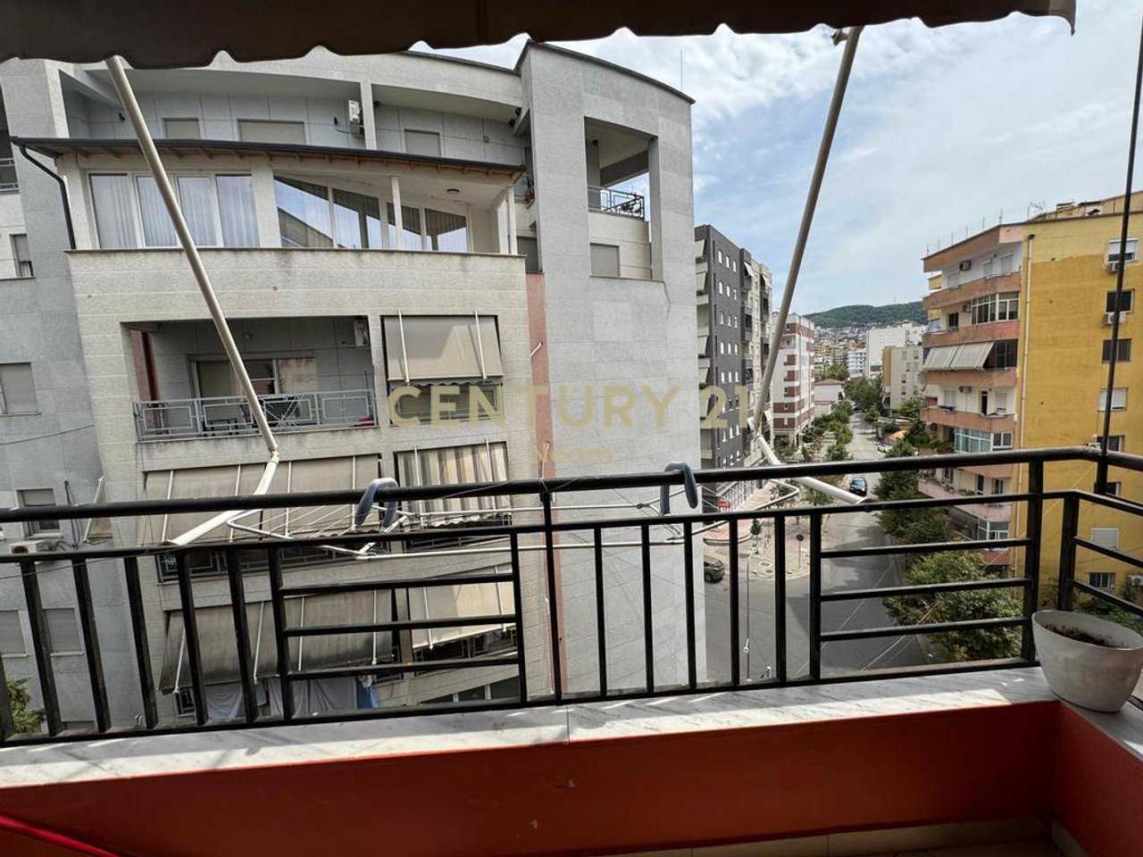 JEPET PER QIRA, APARTAMENT 2+1 TEK KOMUNA E PARISIT!