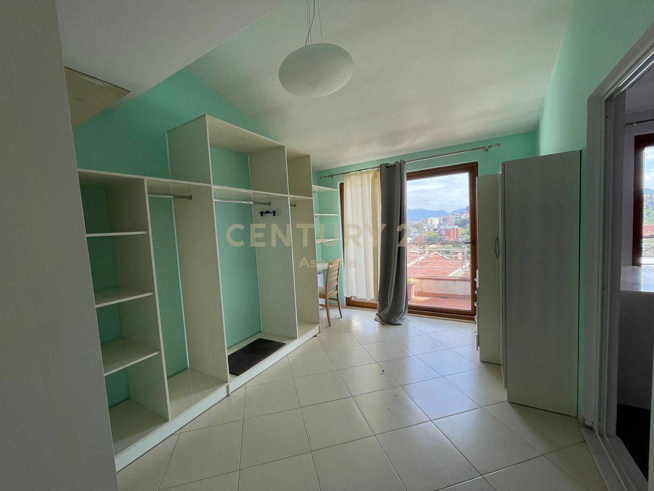 JEPET ME QIRA VILE 3-KATESHE MODERNE, ME PISHINE, REZIDENCA KODRA E DIELLIT 1.