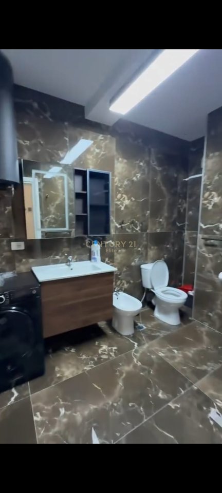 QIRA, APPARTAMENTO 1+1+POSTO AUTO IN VIA DURRESI