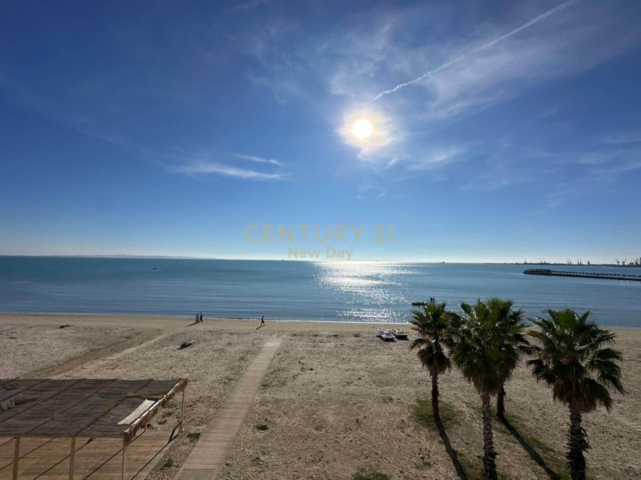 Apartament 2+1+2T+ 2 Poste Parkimi Me Qira në Plazh, Durrës - 1200€ | 124 m²