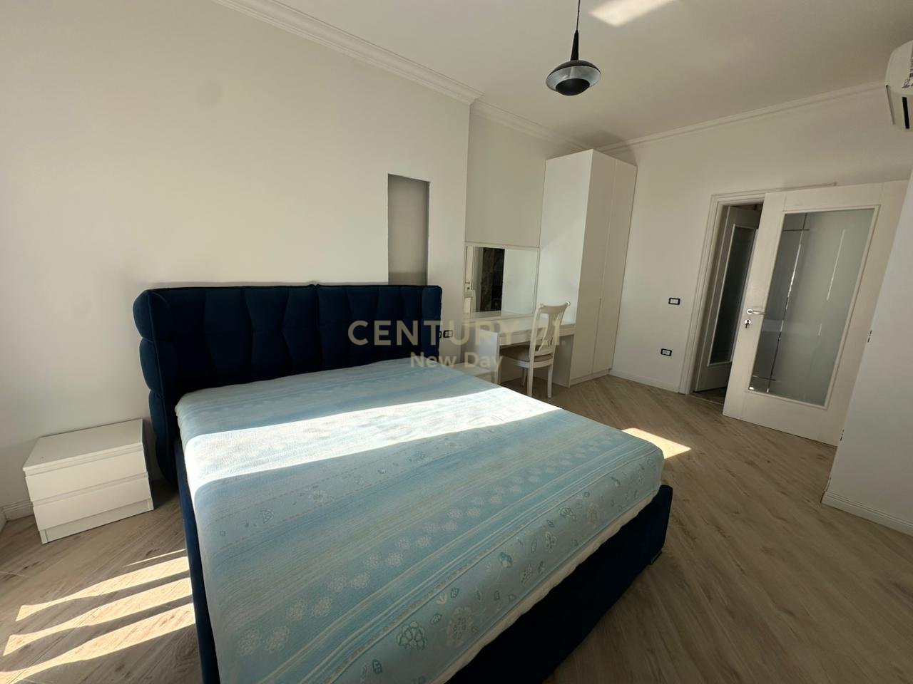Apartament 2+1+2T+ 2 Poste Parkimi Me Qira në Plazh, Durrës - 1200€ | 124 m²