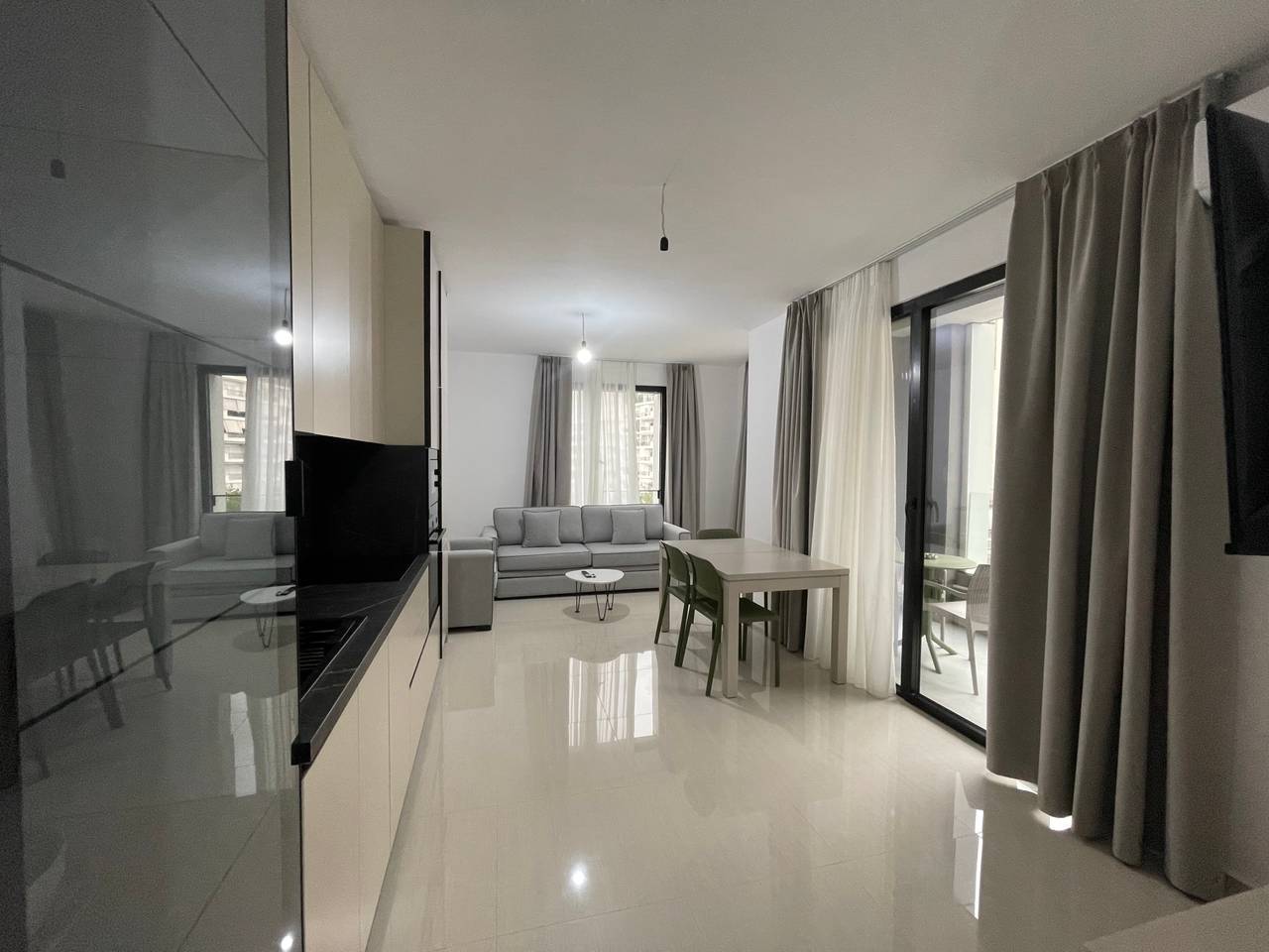 SARANDË, APPARTAMENTO 1+1 IN VENDITA DIETRO L'HOTEL BUTRINT