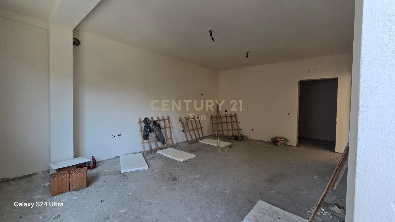 1+1 Apartment for Sale in Durrës with Parking Space and Storage!