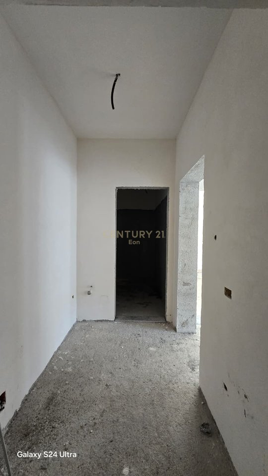 1+1 Apartment for Sale in Durrës with Parking Space and Storage!