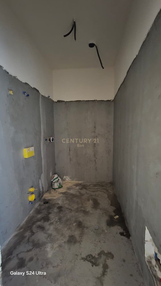 1+1 Apartment for Sale in Durrës with Parking Space and Storage!