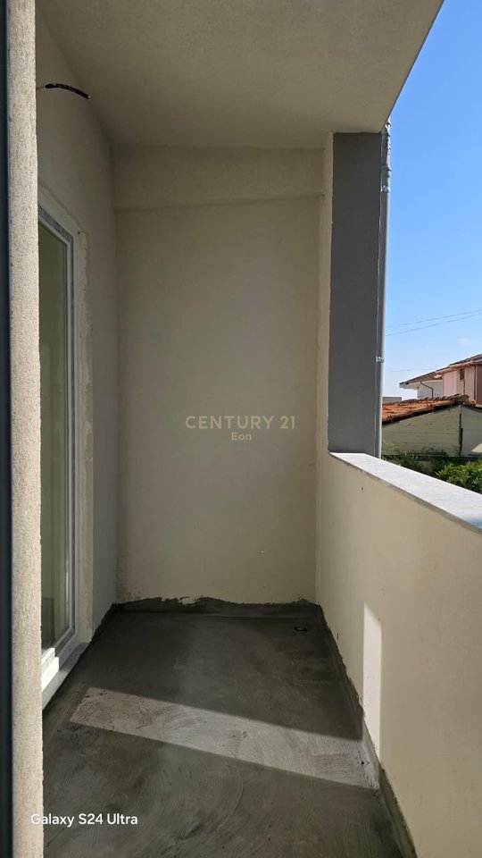 1+1 Apartment for Sale in Durrës with Parking Space and Storage!