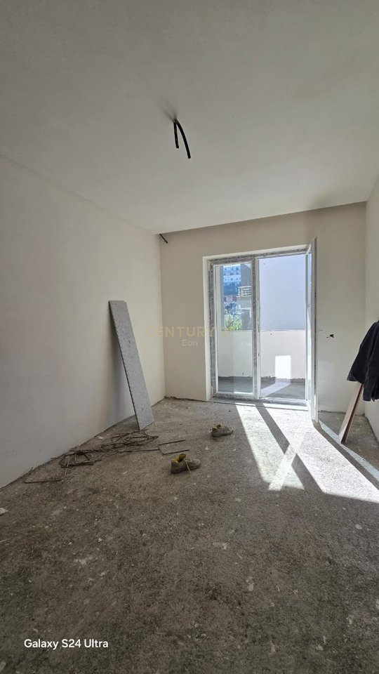 1+1 Apartment for Sale in Durrës with Parking Space and Storage!