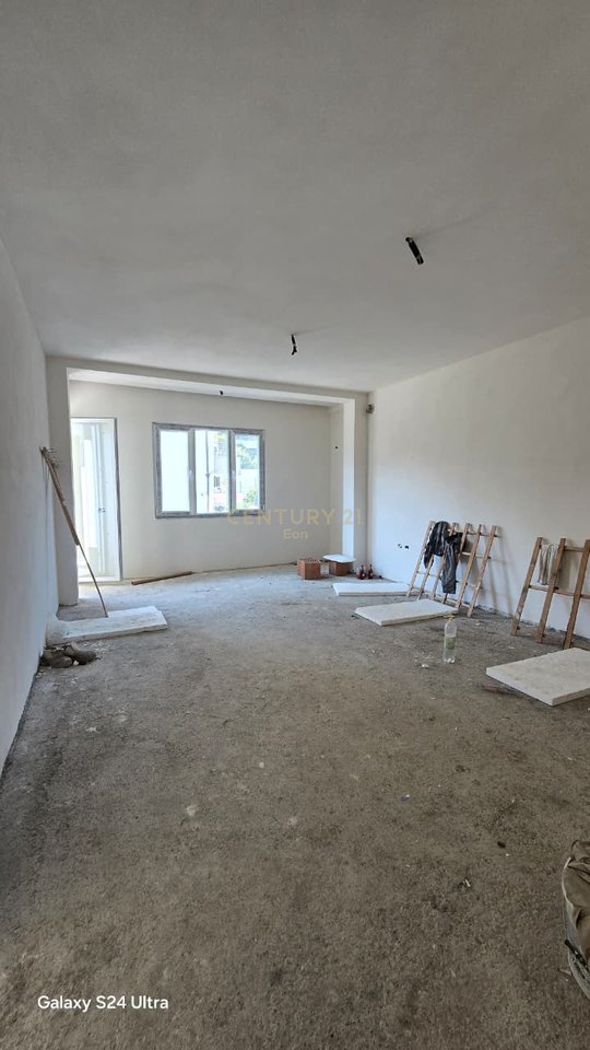 1+1 Apartment for Sale in Durrës with Parking Space and Storage!