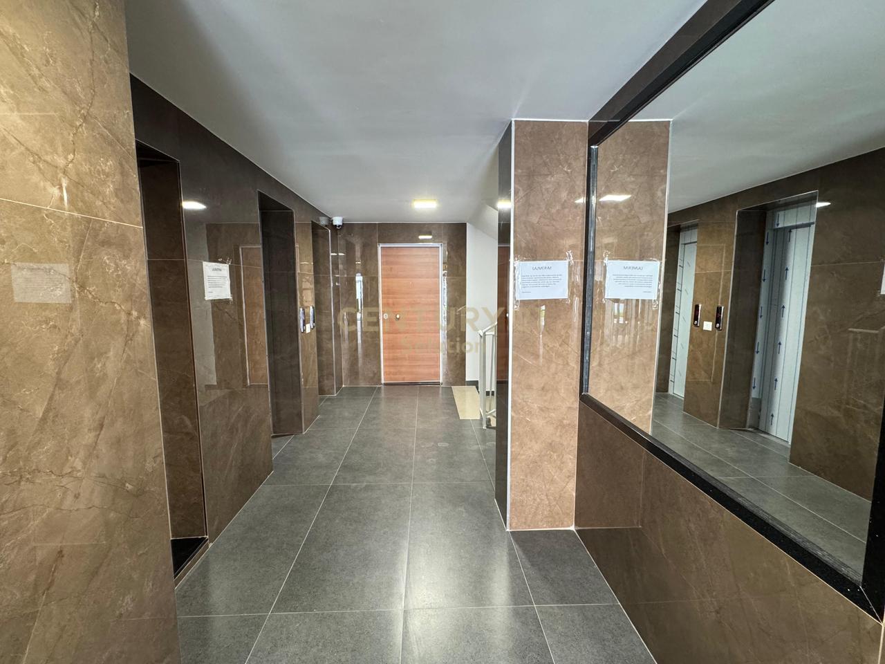SHITET APARTAMENT 2+1+2+VERANDE NE XHAMLLIK !