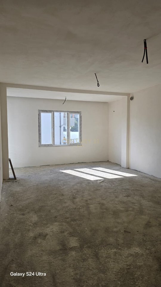 2+1 Apartment for Sale in Durrës with Parking Spot and Storage!