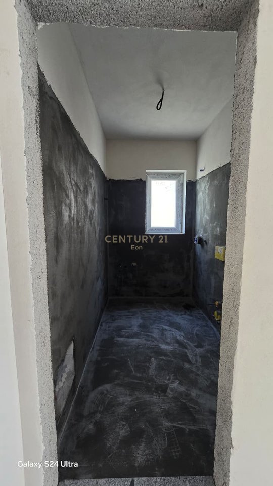 2+1 Apartment for Sale in Durrës with Parking Spot and Storage!