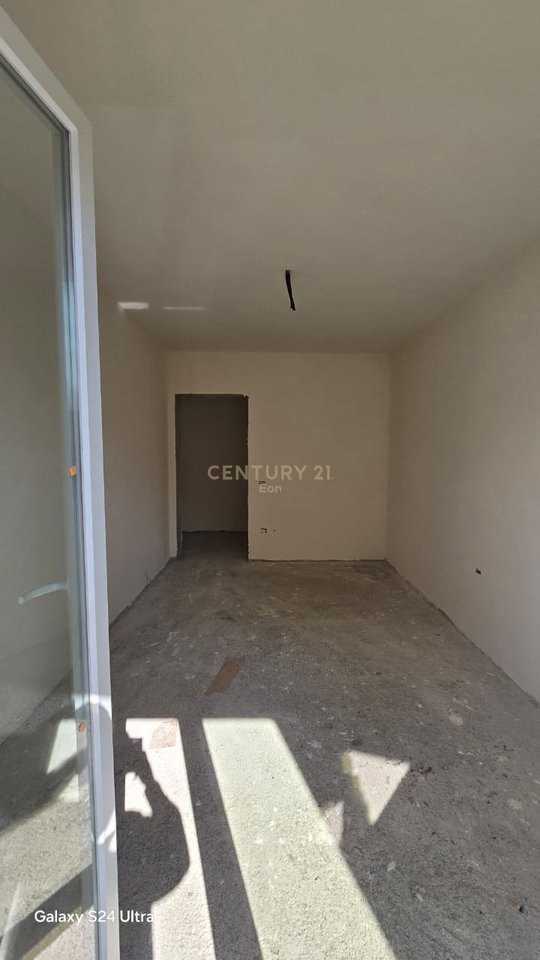 2+1 Apartment for Sale in Durrës with Parking Spot and Storage!