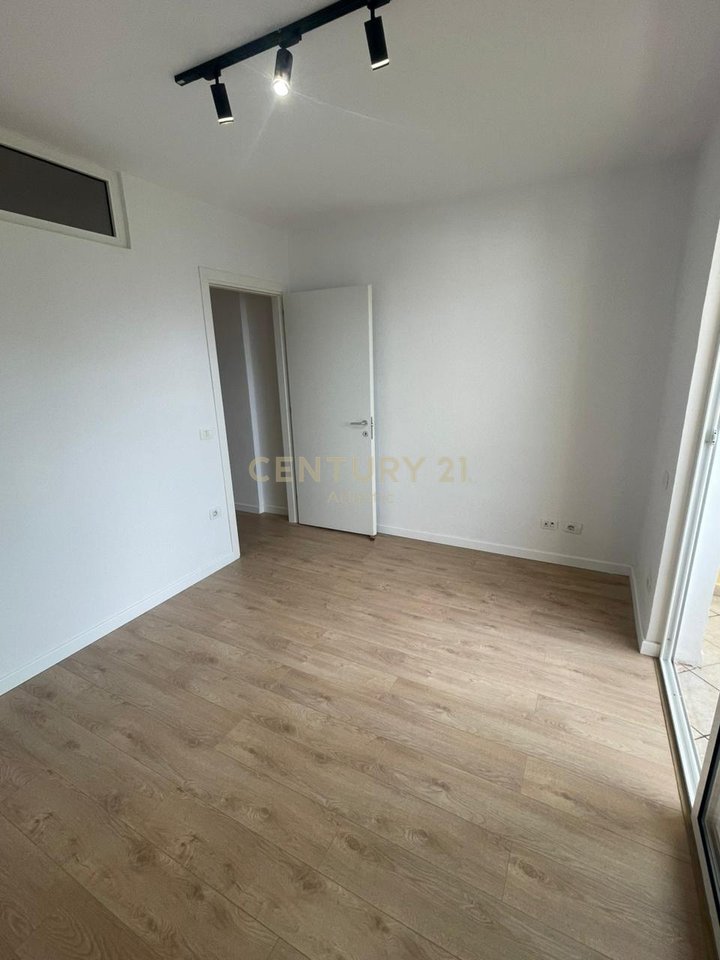 SHITET APARTAMENT 1+1 PLAZH HEKURUDHA !