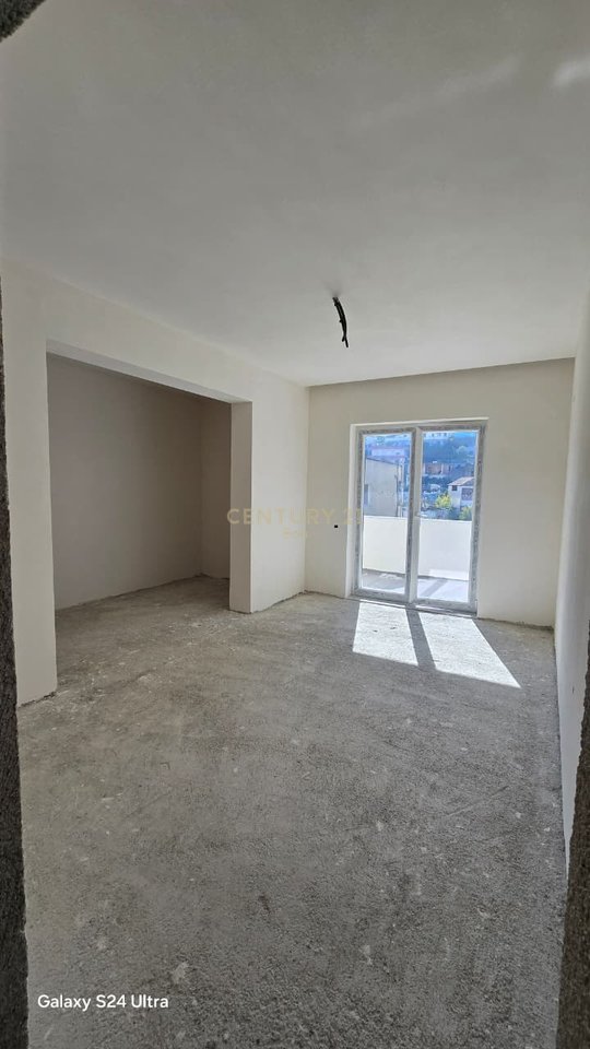 2+1 Apartment for Sale in Durrës with Parking Spot and Storage!