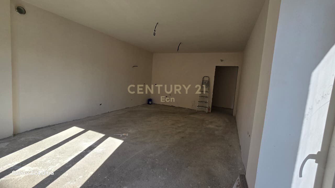 2+1 Apartment for Sale in Durrës with Parking Spot and Storage!