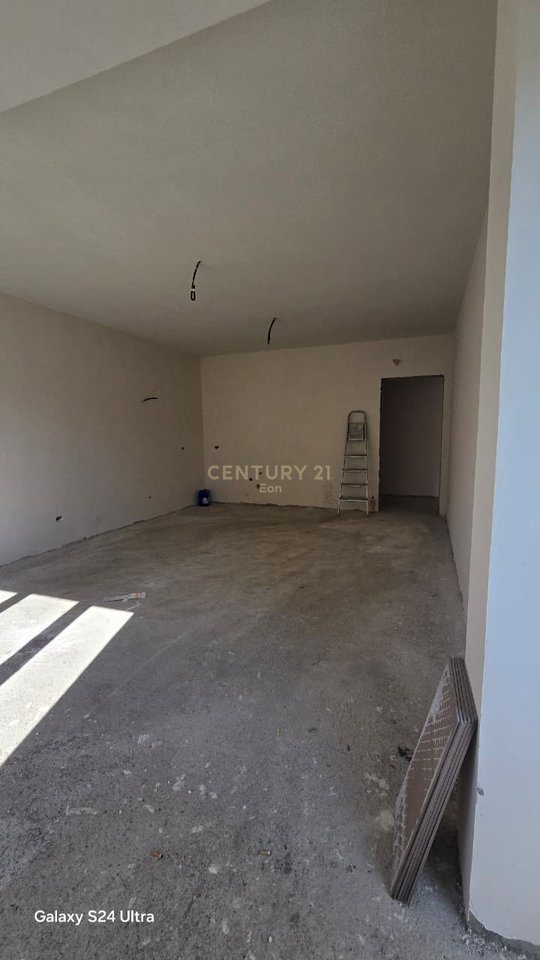 2+1 Apartment for Sale in Durrës with Parking Spot and Storage!