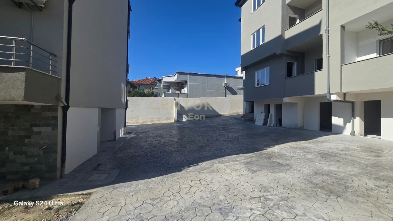 2+1 Apartment for Sale in Durrës with Parking Spot and Storage!