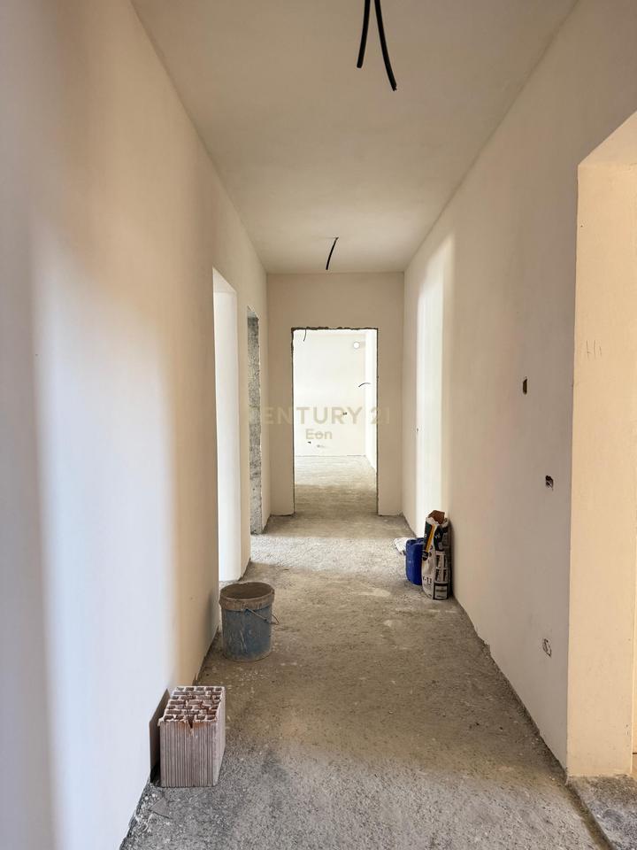 3+1 Apartment for Sale in Durrës with Parking Space and Storage