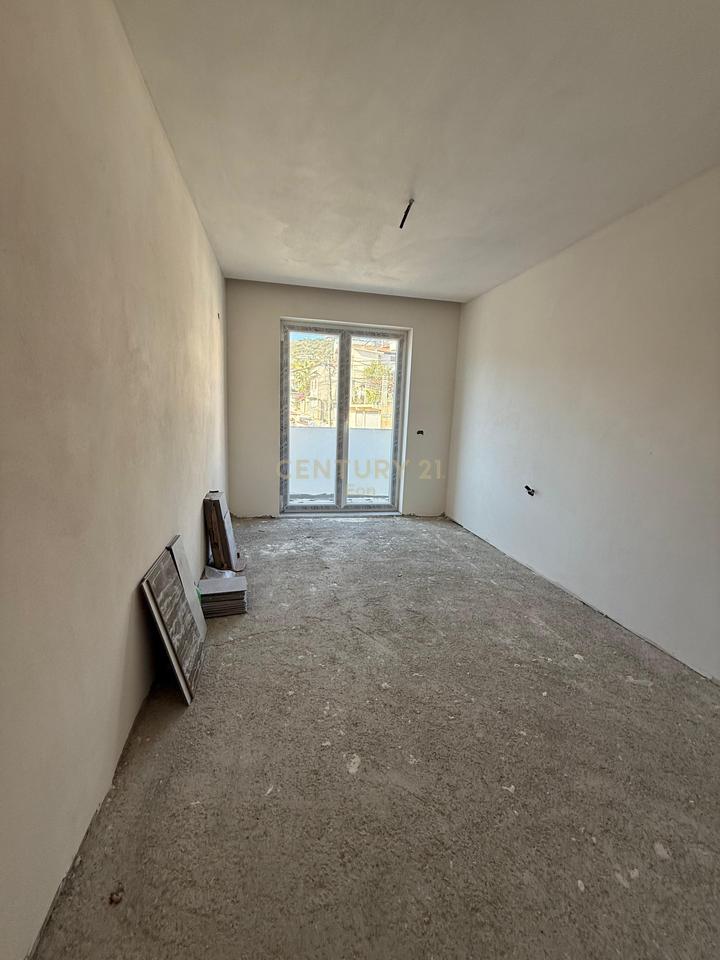 3+1 Apartment for Sale in Durrës with Parking Space and Storage