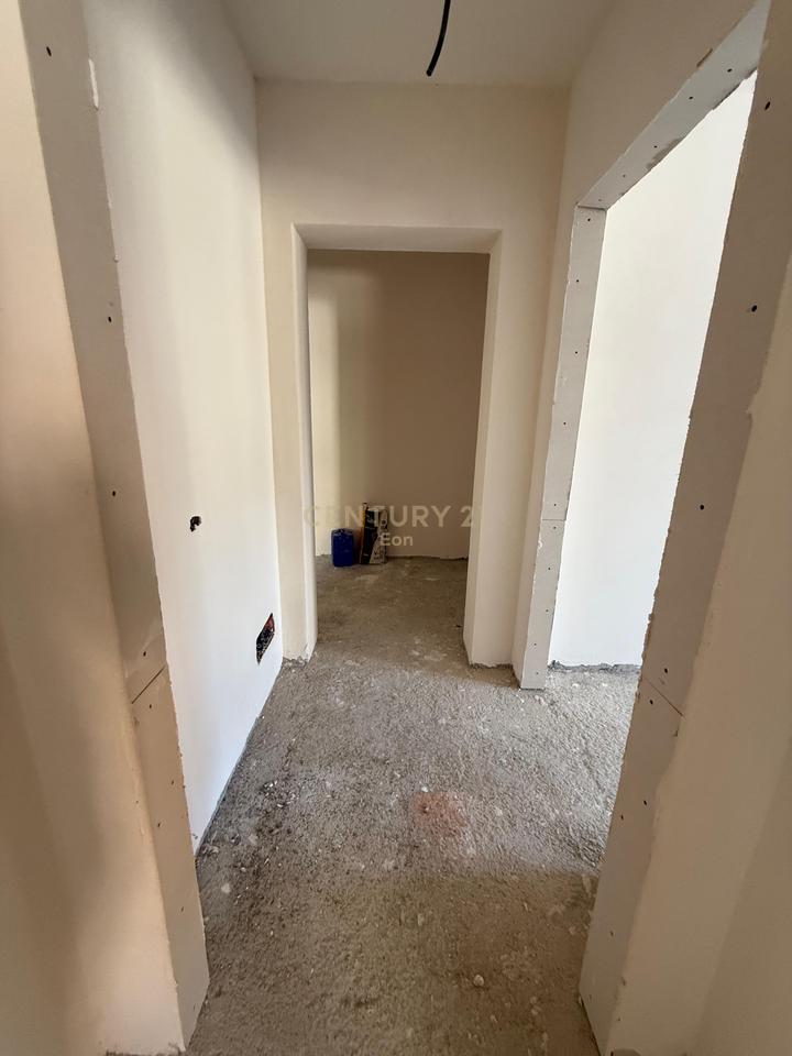 3+1 Apartment for Sale in Durrës with Parking Space and Storage