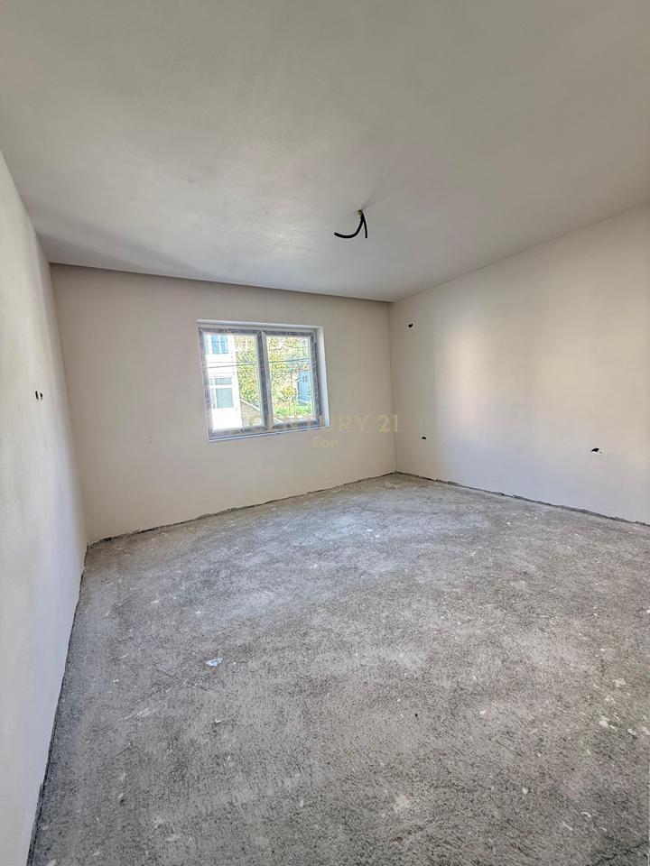 3+1 Apartment for Sale in Durrës with Parking Space and Storage