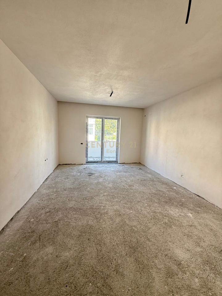 3+1 Apartment for Sale in Durrës with Parking Space and Storage