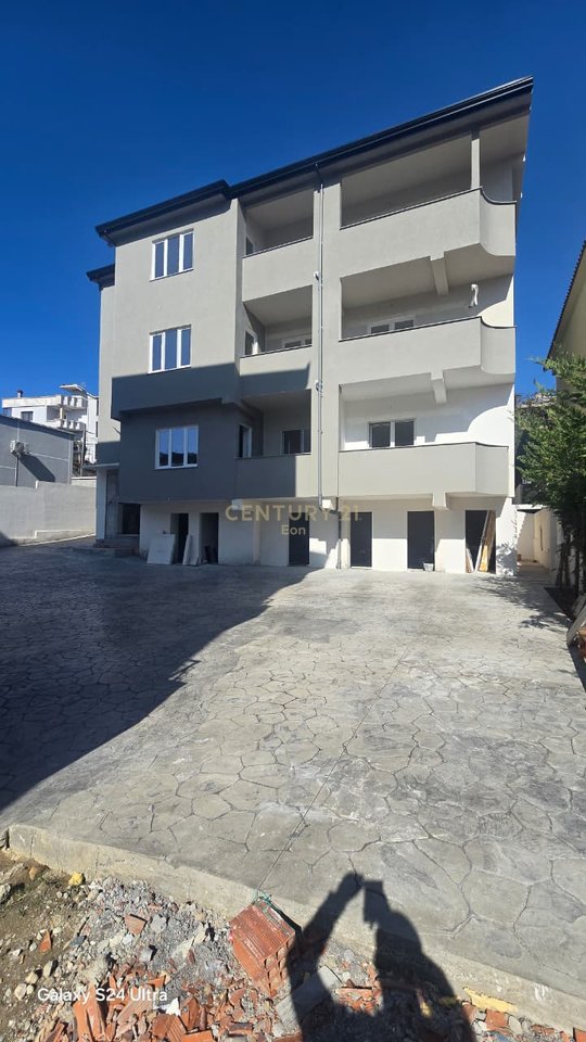 Apartament 3+1 në Shitje në Durrës me Post Parkimi dhe Depo !
