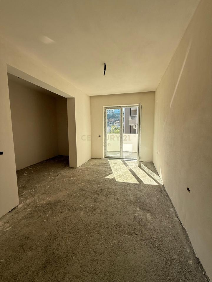 Apartament 1+1 në Shitje në Durrës me Post Parkimi dhe Depo !