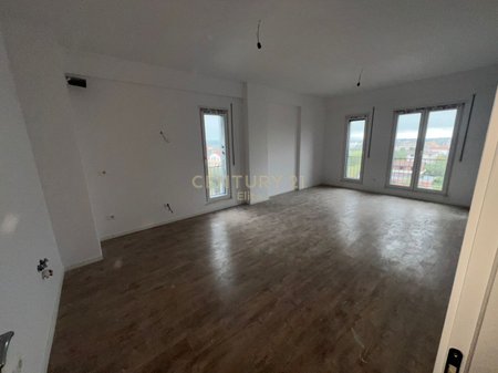 Shitet, Apartament 2+1+2, Kamez