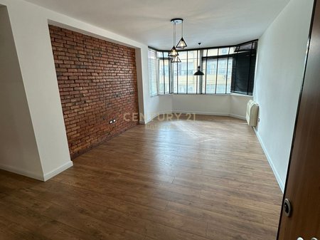 Apartament per qira 2+1+2 tek Komuna e Parisit