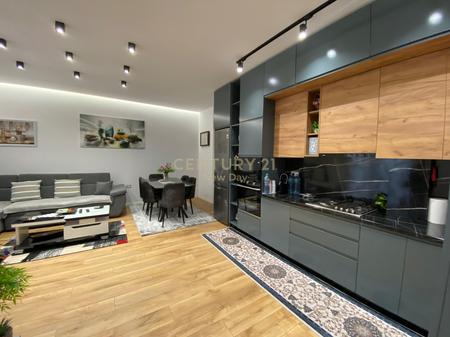 Apartament 2+1 + depo + post parkimi per shitje ne Qender te Durresit!