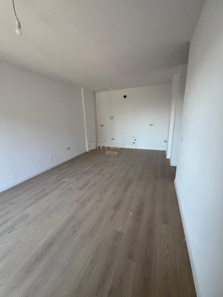 Shitet, Apartament 2+1+2, Univers City