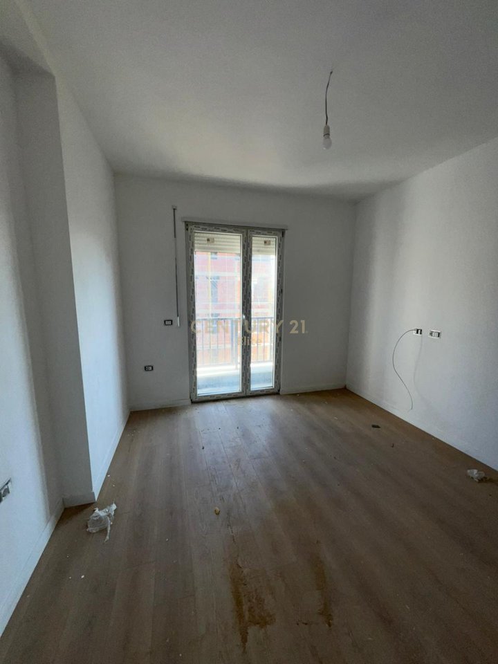 Shitet, Apartament 2+1+2, Univers City