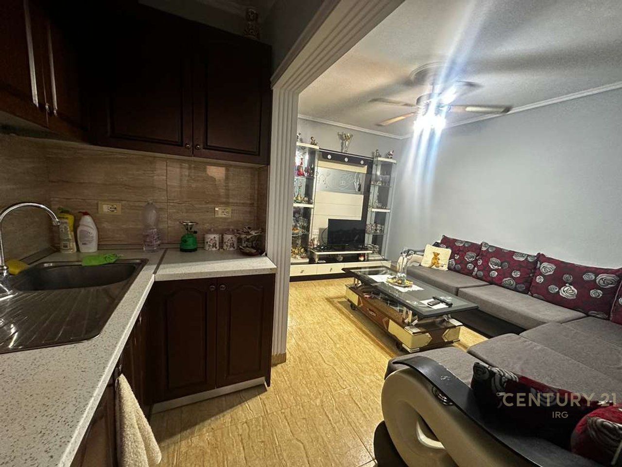 Apartament 1+1 me qera ne Kombinat!