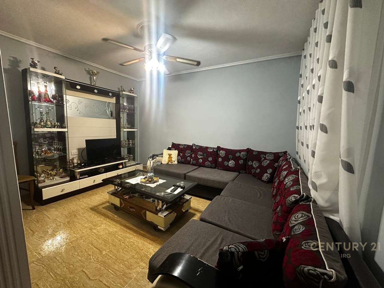 Apartament 1+1 me qera ne Kombinat!